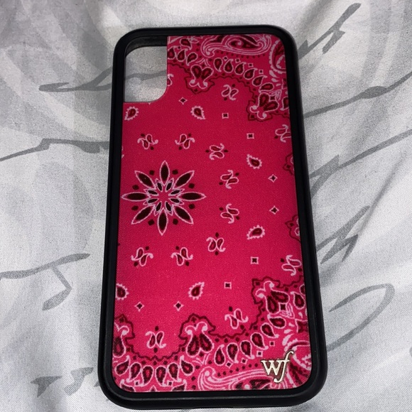 GOOD AS NEW WILDFLOWER IPHONE X/XS PINK BANDANA CASE - Picture 3 of 4